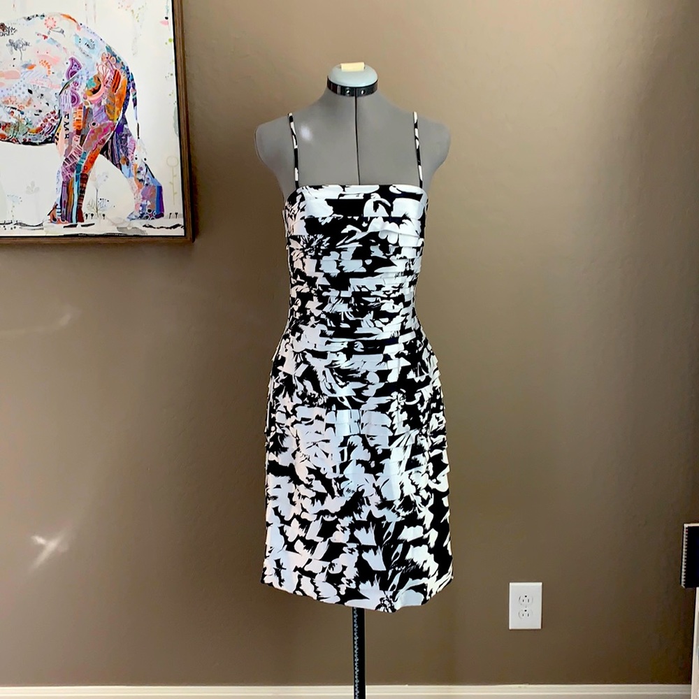 WHBM size 2 black and white floral dress satin